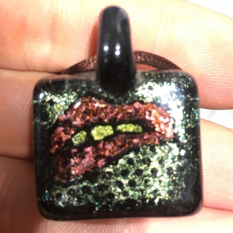 Devadita Dichroic Lips 