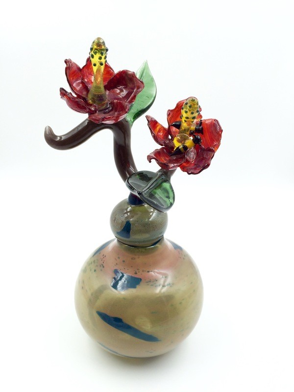 DW: Flower and Bee vessel