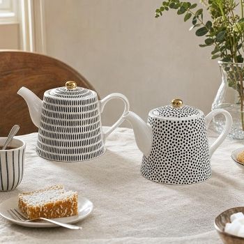 TeeKanne  Stoneware, 23,5x14,7x14,7 cm Inhalt: 1,2 l