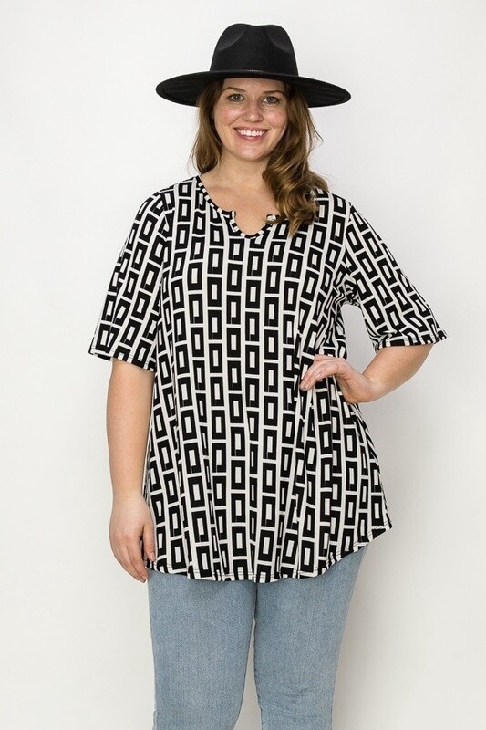 EXTENDED PLUS HORSESHOE NECK QUARTER SLEEVE TOP