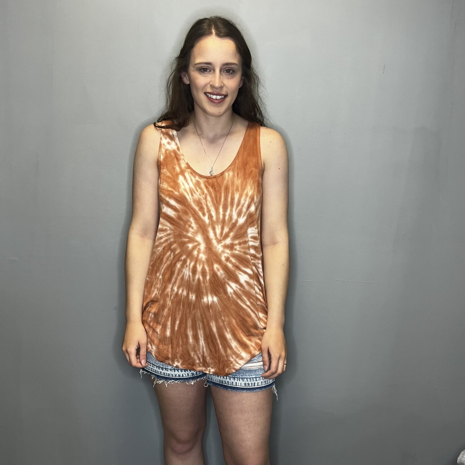 TIE DYE SLEEVELESS ROUND NECK &amp; ROUND HEM TOP