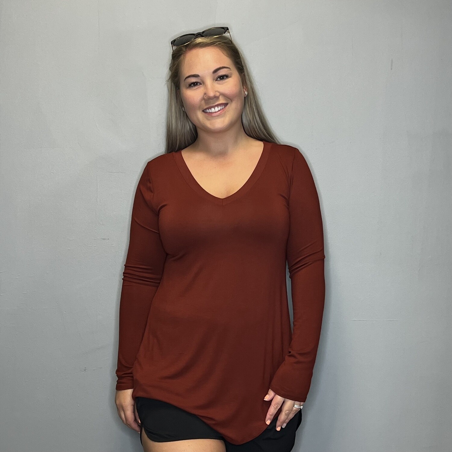 LUXE RAYON LONG SLEEVE V-NECK DOLPHIN HEM TOP