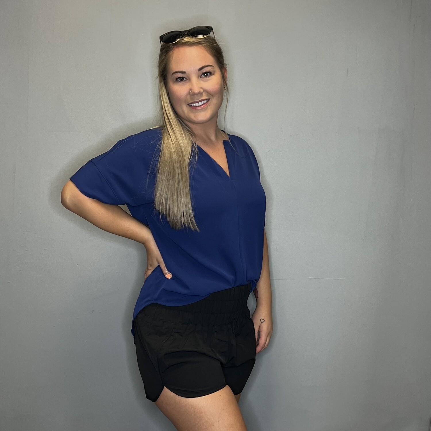 HEAVY WOVEN SPAN SPLIT NECK SHORT SLEEVE