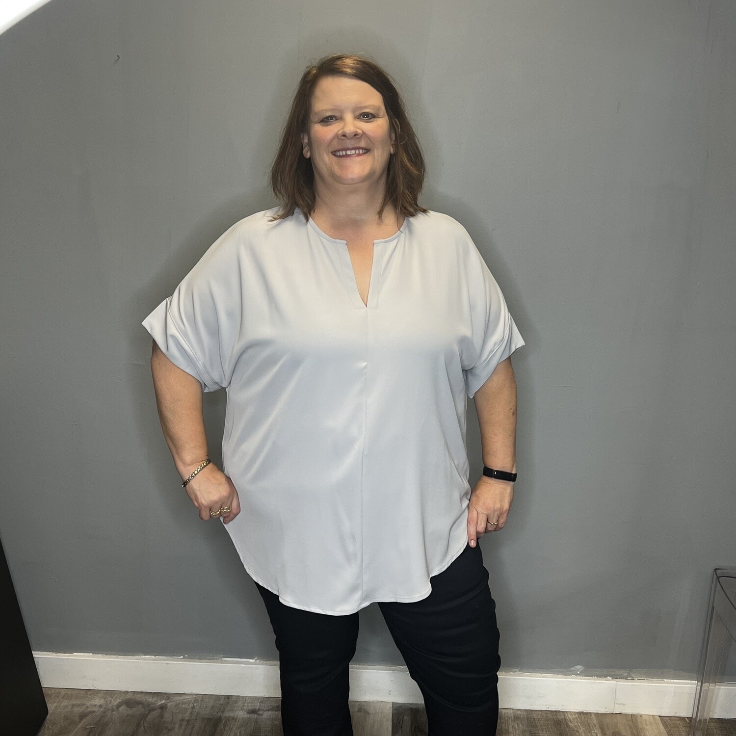 PLUS HEAVY WOVEN SPAN SPLIT NECK SHORT SLEEVE TOP