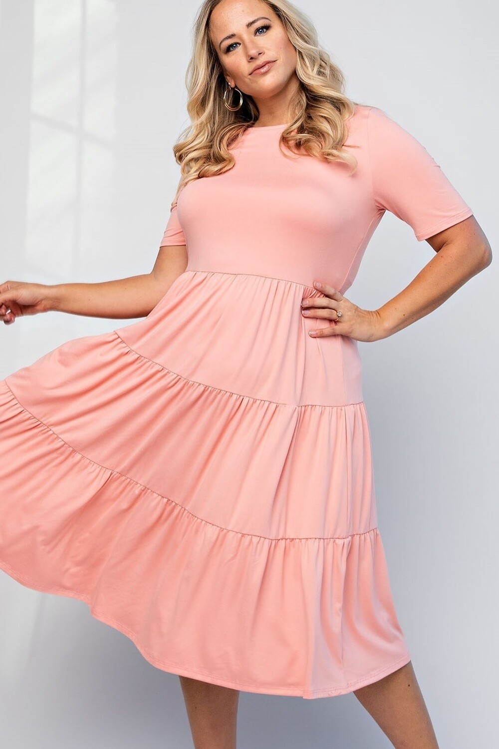 PLUS SIZE SHORT SLEEVE TIERED DRESS