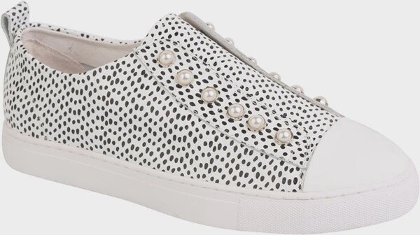 Hinako Pearl White with Black Spot With Sneaker