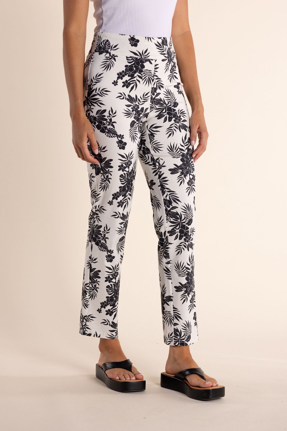 Two T&#39;s 7/8 Leaf Print Pull on Pant Black/White