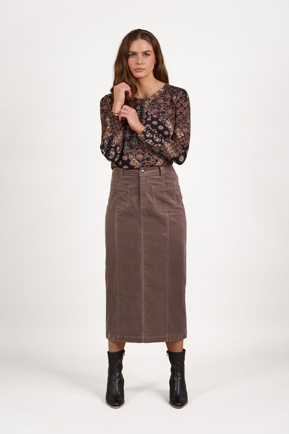 Vassalli  Mid Length Cord Skit with Front Panel Seams Taupe