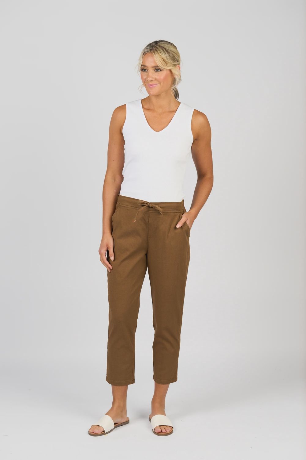 Vassalli 7/8 Skinny Leg Elastic Waist Pant Pecan
