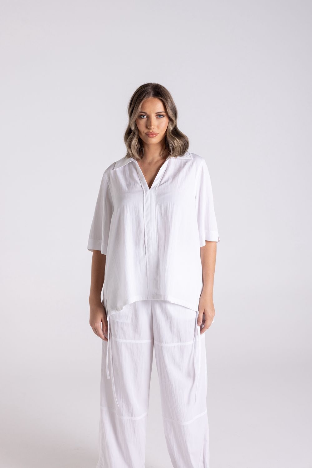 Two T&#39;s Crinkle S/S Top White