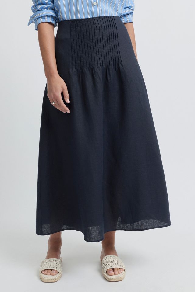 Yarra Trail Tirari Pintuck Skirt Navy
