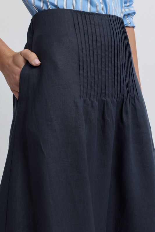 Yarra Trail Tirari Pintuck Skirt Navy