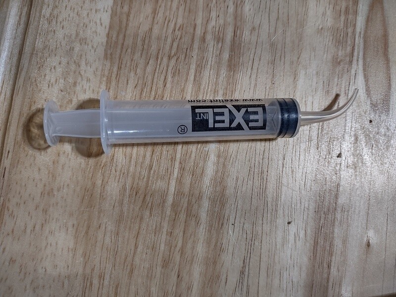 Monoject 412 curved tip syringe