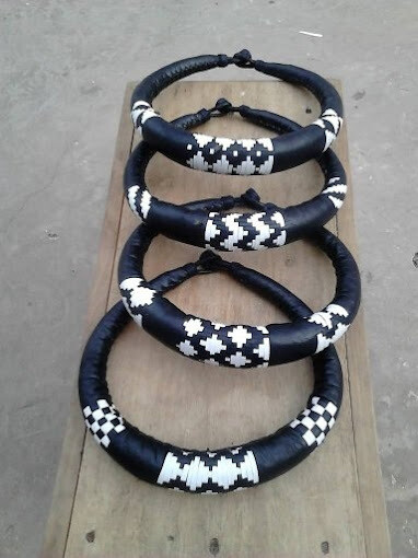 COLLAR DE CUERO