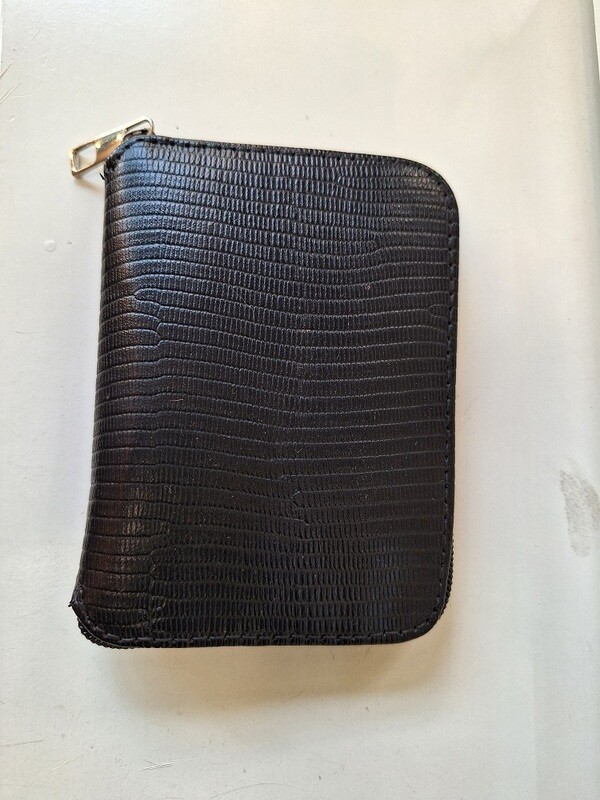 Cartera de iguana en color  negro