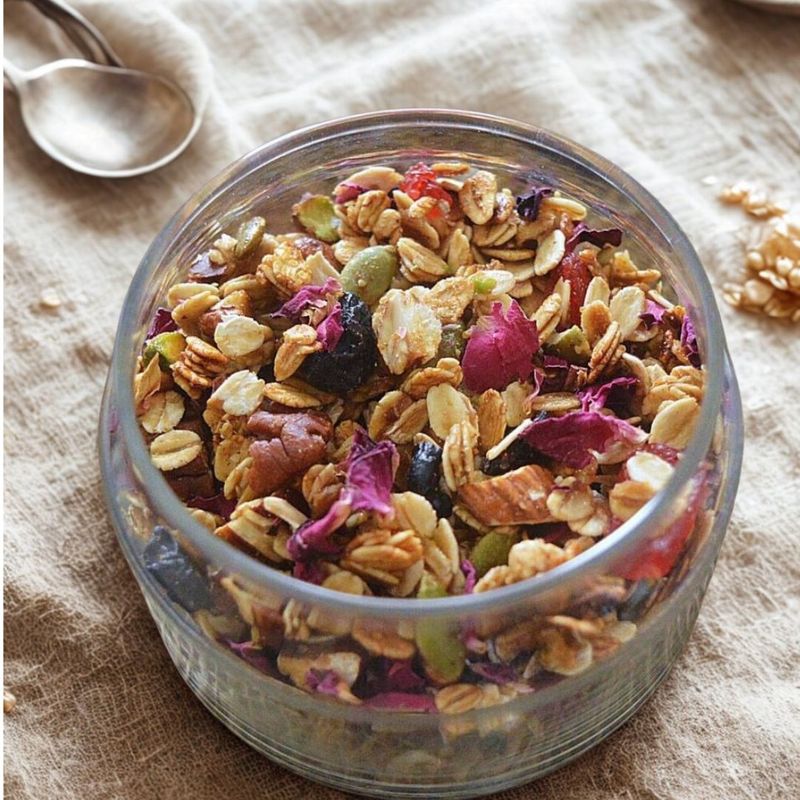 Rose Bekkie – Pistachio, Rose, Raspberry &amp; Date Granola