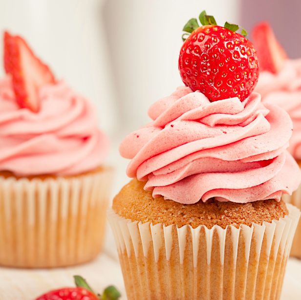 Strawberry &amp; Cream Cupcakes