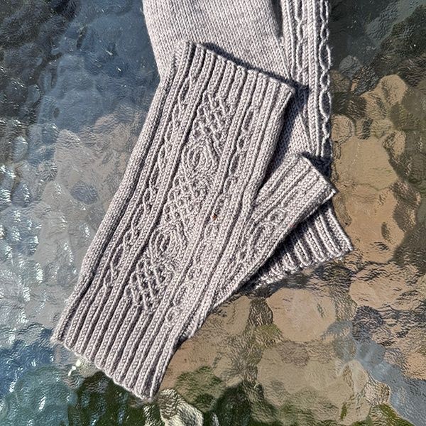 Twisted Stitch Mitts