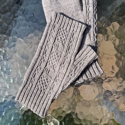 Twisted Stitch Mitts