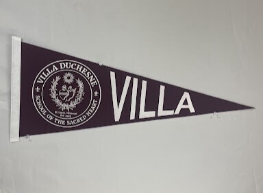 Villa Pennant w/ Seal