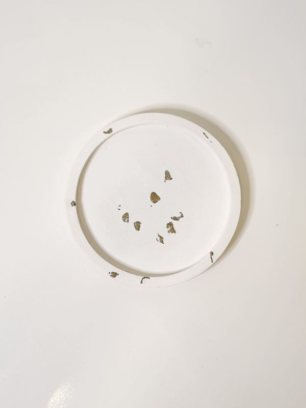 Aesthetic Round Composite Tray With Gold Rocks