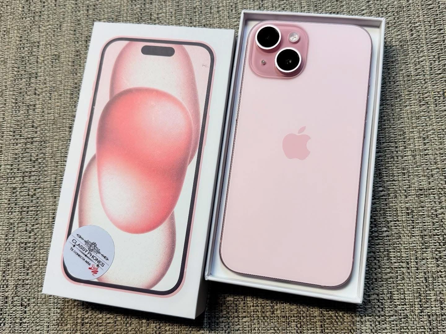 iPhone 15 Pink