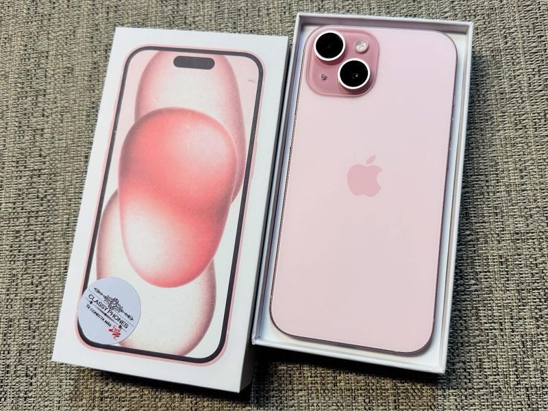 iPhone 15 Pink