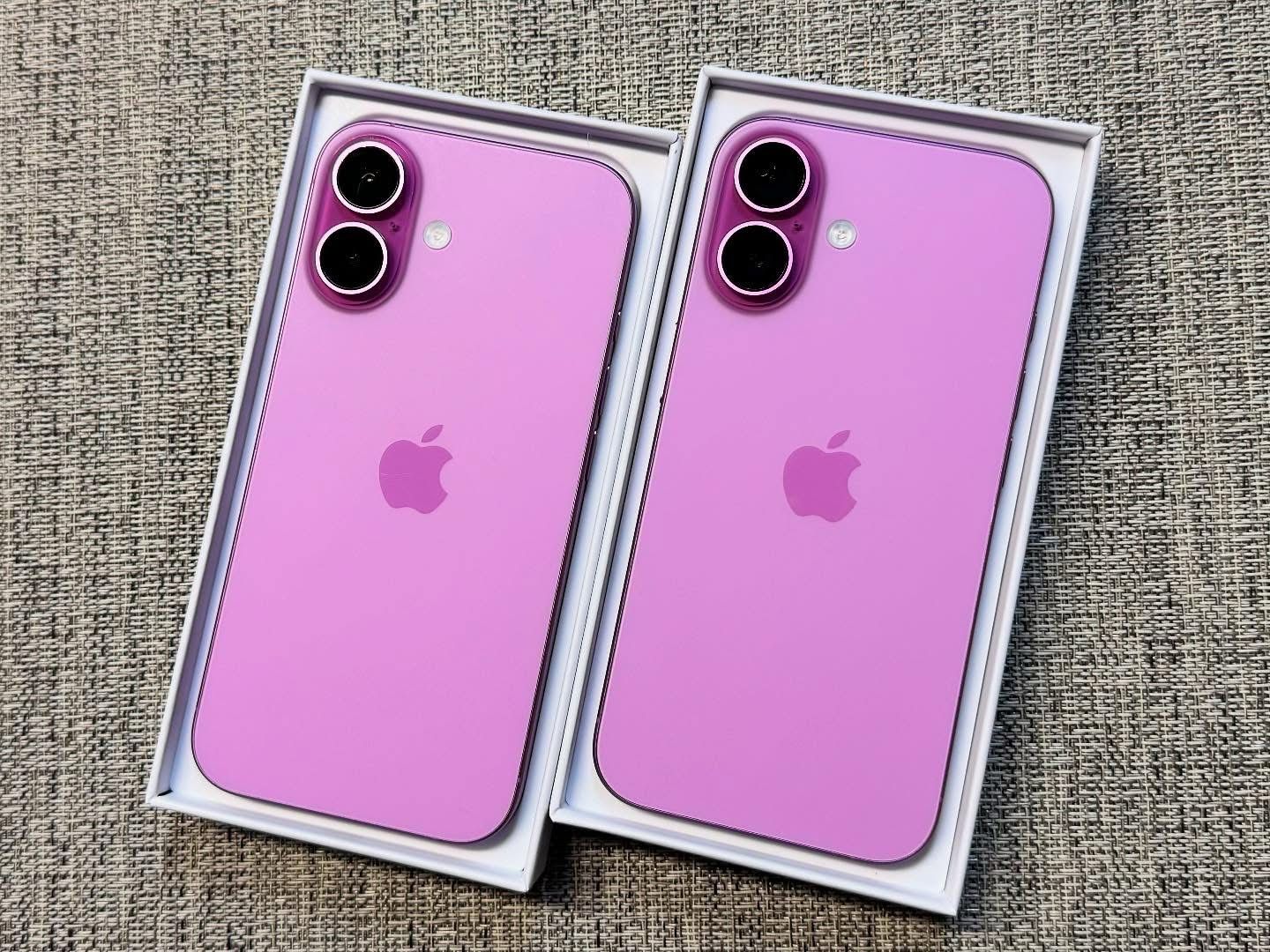 iPhone 16 pink