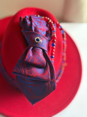 Simple Elegant Fedora And Necklace Tie Red/Blue