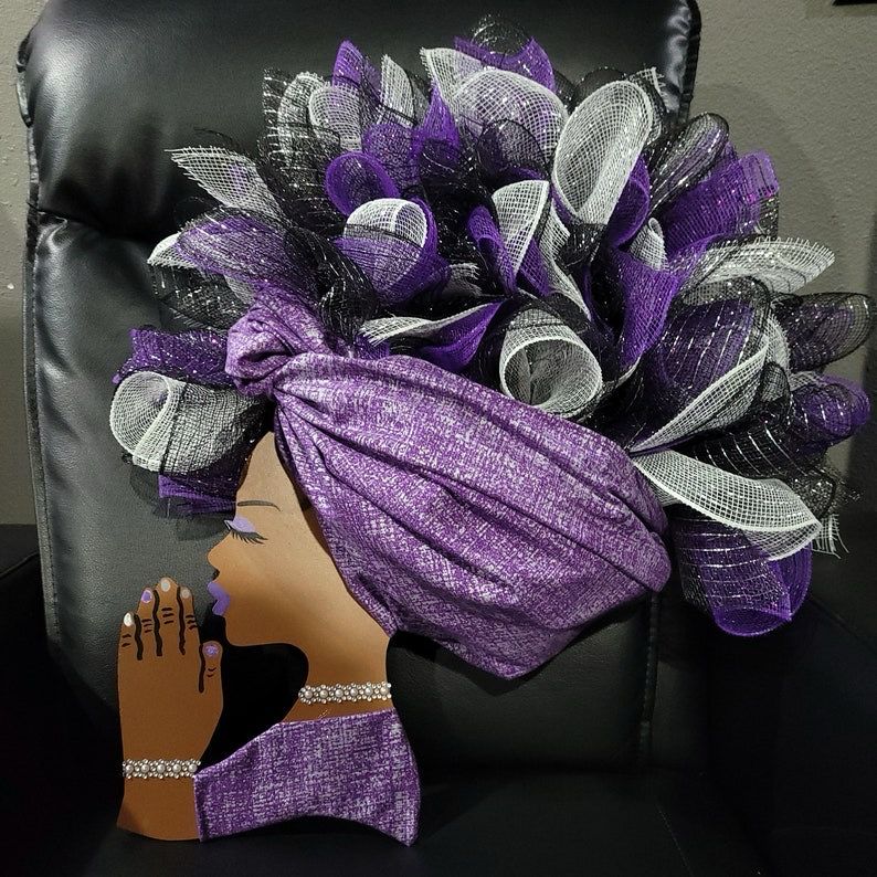 Praying Diva Wreath