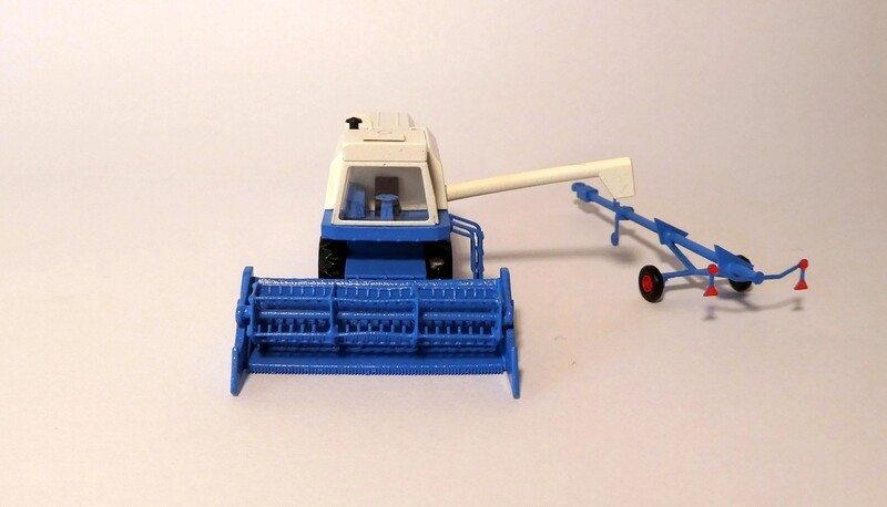 Mähdrescher E 512 Fortschritt mit Hänger, Kabine, blau