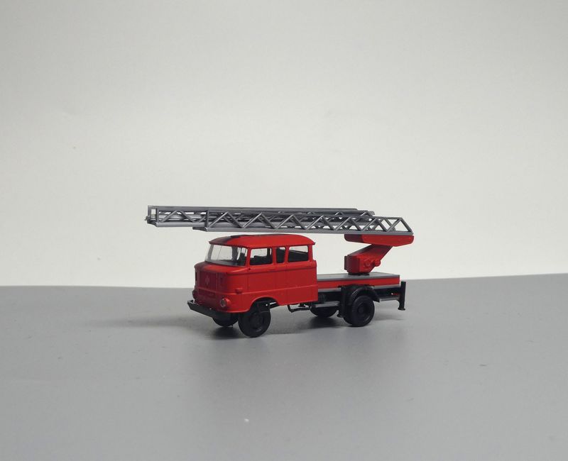 Neuheit 2026: IFA W 50 L DL30, Staffelkabine, "Bauchbinde" Drehleiter, Feuerwehr