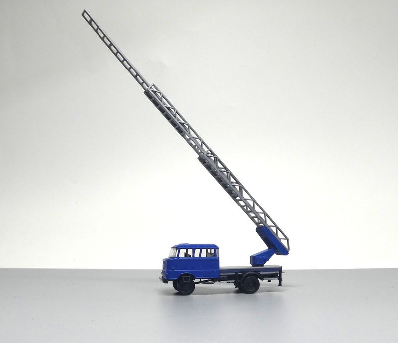 Neuheit 2026: IFA W 50 L DL30, Staffelkabine, Drehleiter, blau