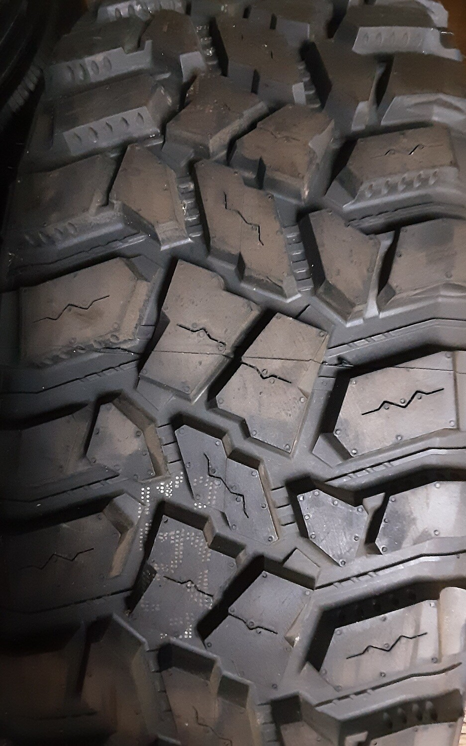 1 New 2856518 125/122Q Cooper Discoverer STT Pro RWL