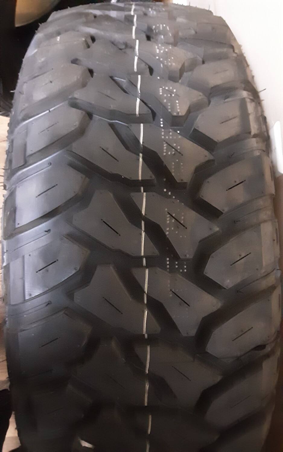 1 New 2755520 126/123Q Kenda Klever M/T 10-PLY RWL Tire