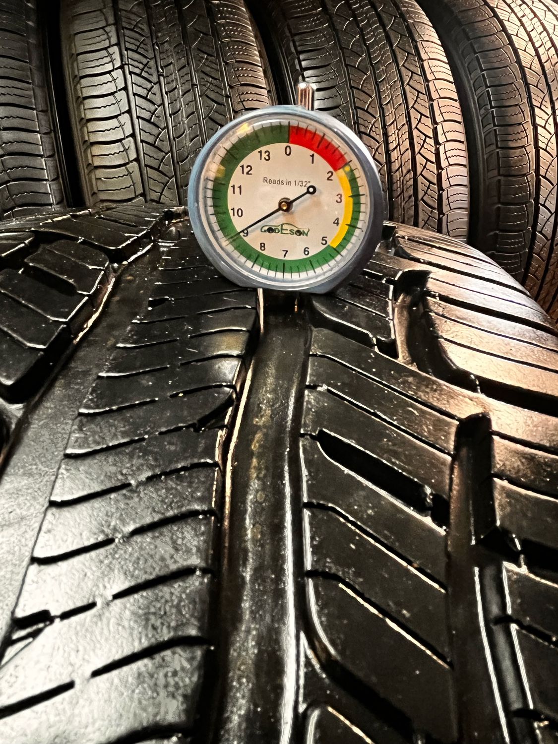 SET OF 4 LIKE NEW USED 2555020 109H BF GOODRICH ADVANTAGE T/A XL