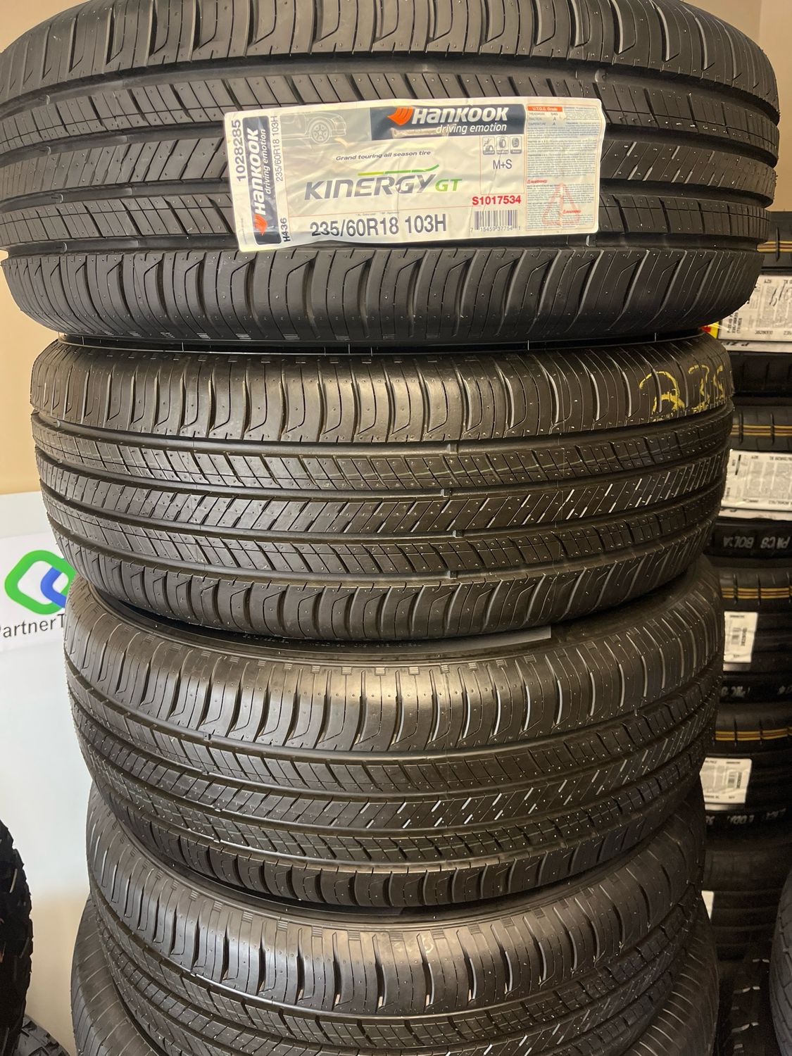 SET OF 4 NEW 2356018 103H HANKOOK KINERGY GT