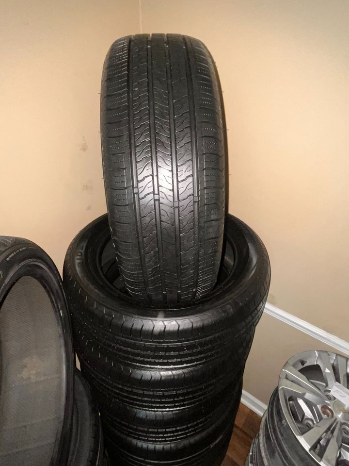 SET OF 4 USED LIKE NEW 2355520 102H GOODRIDE CROSSLEGEND SU320 M+S