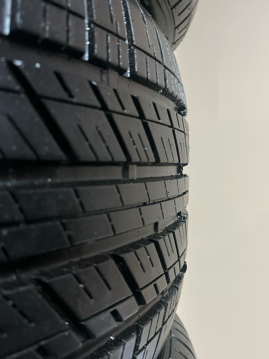 SET OF 4 USED LIKE NEW 2555020 109V IRONMAN RB-SUV