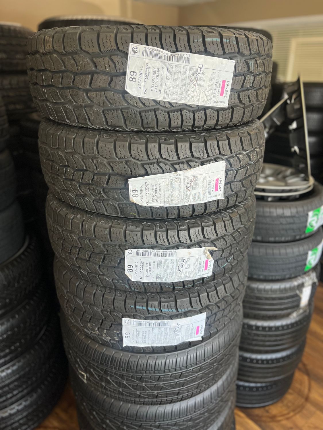 SET OF 4 NEW 2357016 106T COOPER TIRES DISCOVERER AT