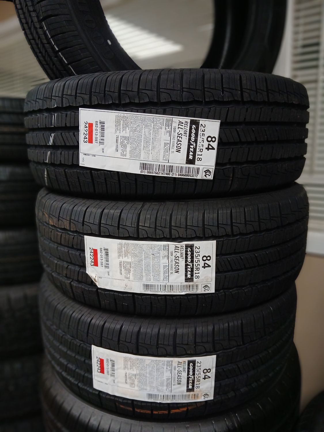 SET OF 4 BRAND NEW 2355518 GOODYEAR RELIANT ALL SEASON 100V