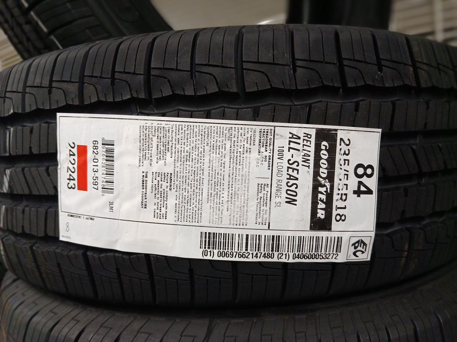 SET OF 4 BRAND NEW 2355518 GOODYEAR RELIANT ALL SEASON 100V