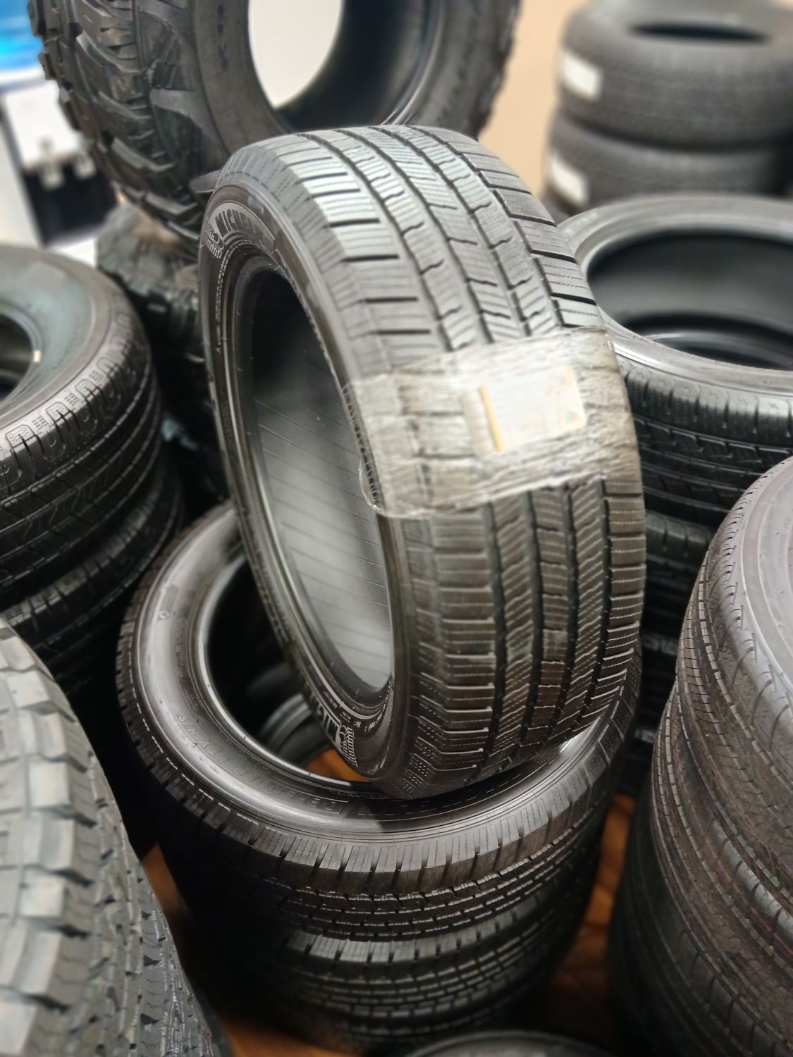 SET OF 4 USED HIGH TREAD 235/55R19 MICHELIN DEFENDER LTX M/S XL 105H 8+/32nds