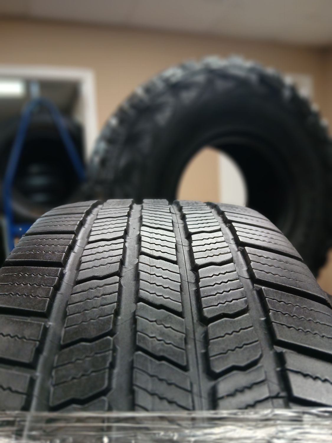SET OF 4 USED HIGH TREAD 235/55R19 MICHELIN DEFENDER LTX M/S XL 105H 8+/32nds