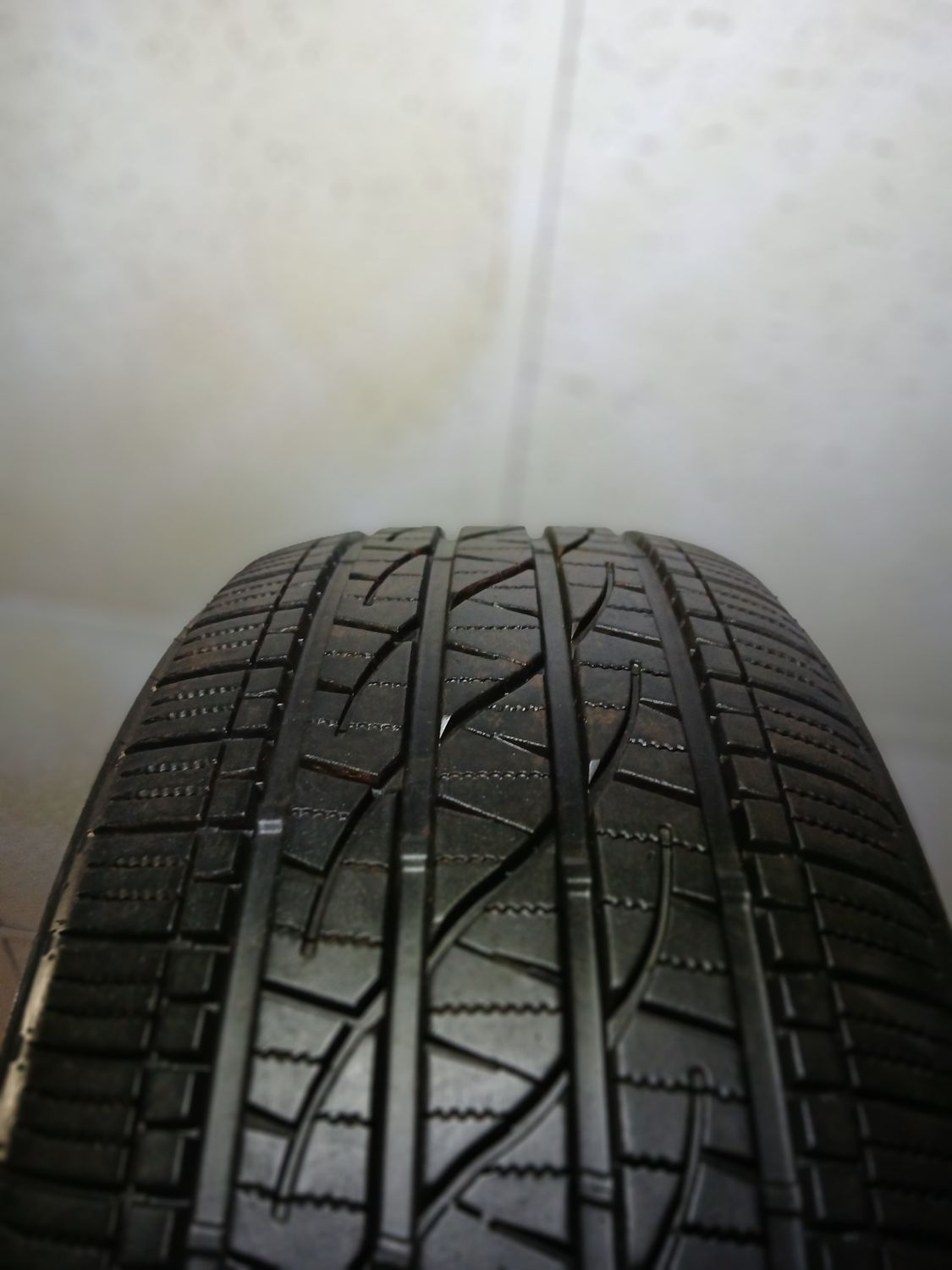 SET OF 4 USED HIGH TREAD 2355519 FIRESTONE DESTINATION LE3 M/S 101H 8.5+/32NDS