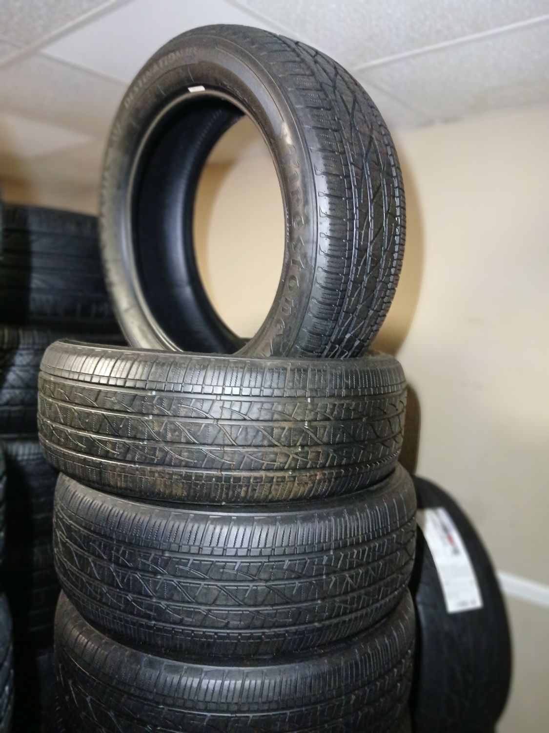 SET OF 4 USED HIGH TREAD 2355519 FIRESTONE DESTINATION LE3 M/S 101H 8.5+/32NDS