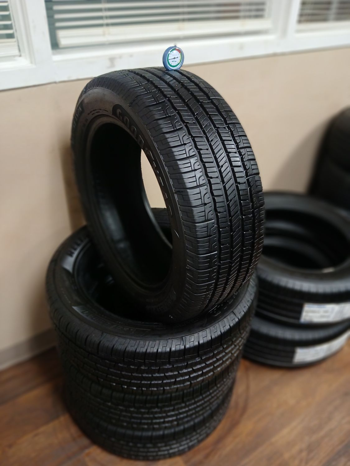 SET OF 4 USED LIKE NEW 2155517 GOODYEAR RELIANT ALL SEASON 94V DOT4024
