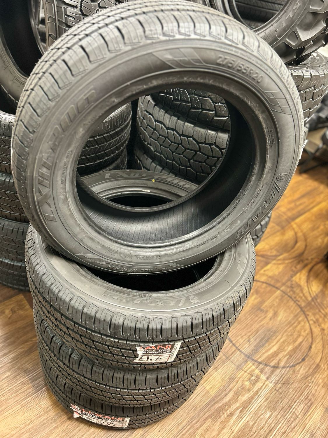 1 SET OF 4 BRAND NEW 275/55R20 LEXANI LXHT 206 XL 117H