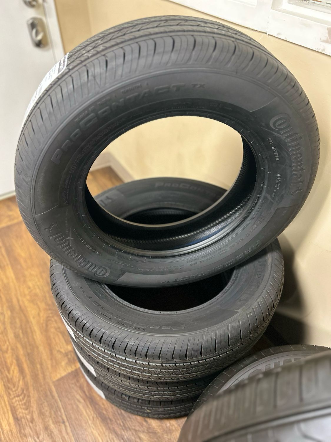 SET OF 4 BRAND NEW 2256517 CONTINENTAL PROCONTACT TX 102H