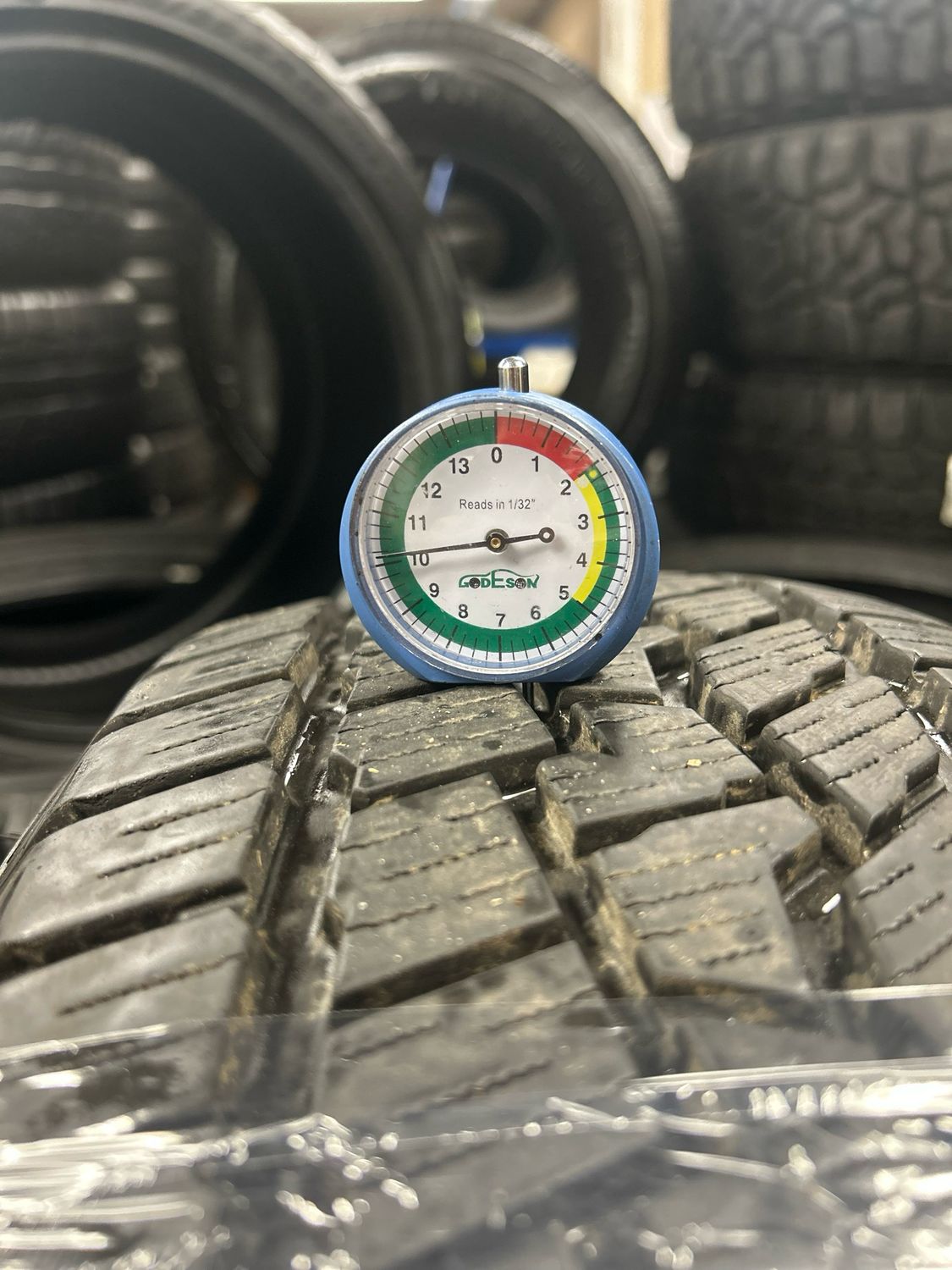 SET OF 4 USED HIGH TREAD 2356018 YOKOHAMA GEOLANDER CV4S 107V